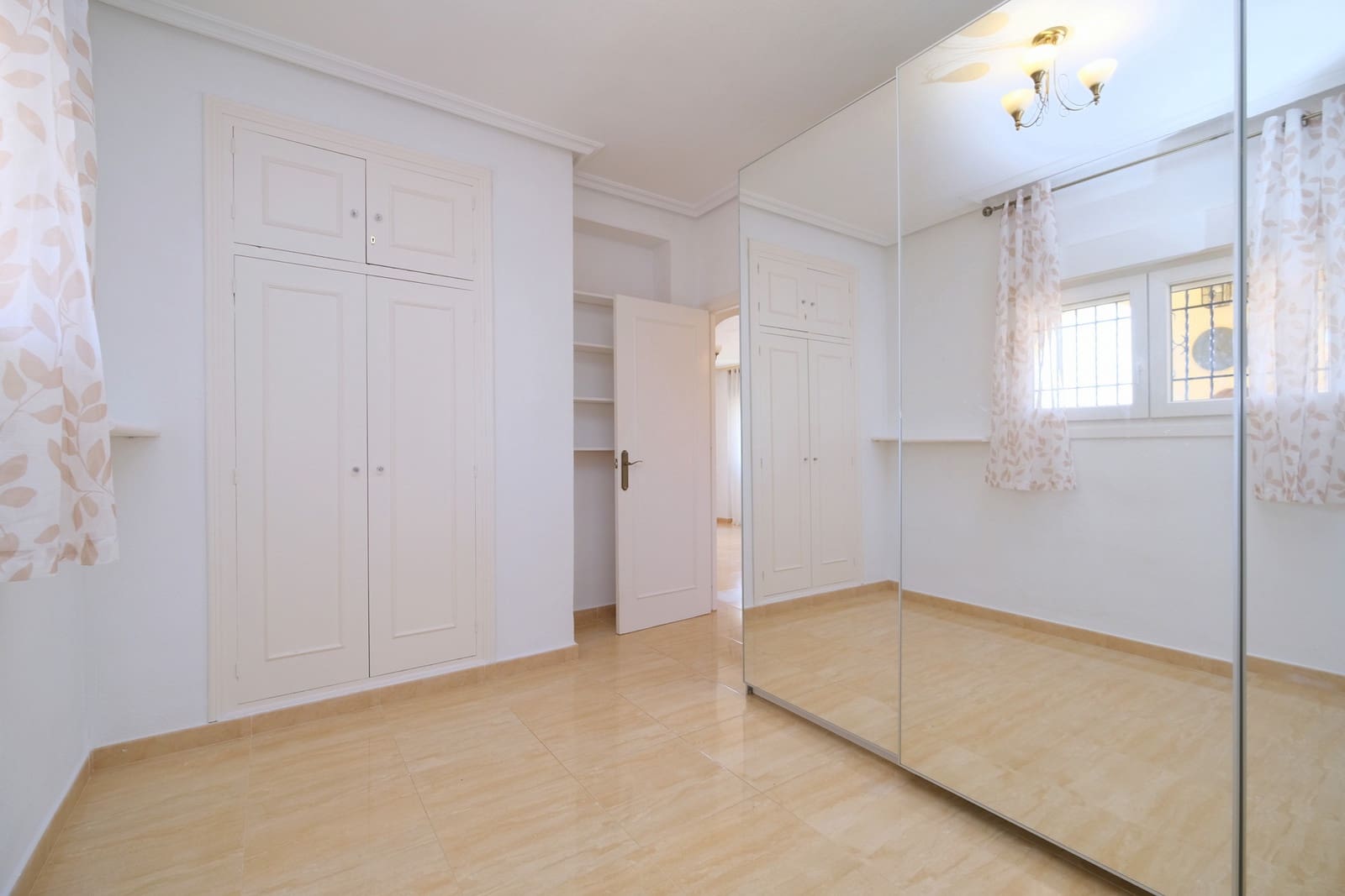 2 bedroom Penthouse for sale in Punta Prima with pool garage - € 179,995 (Ref: 9920019)