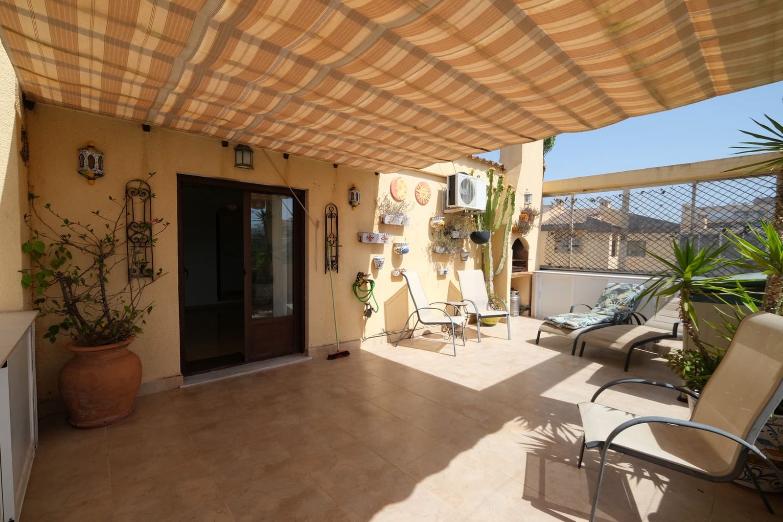 2 bedroom Penthouse for sale in Punta Prima with pool garage - € 179,995 (Ref: 9920019)