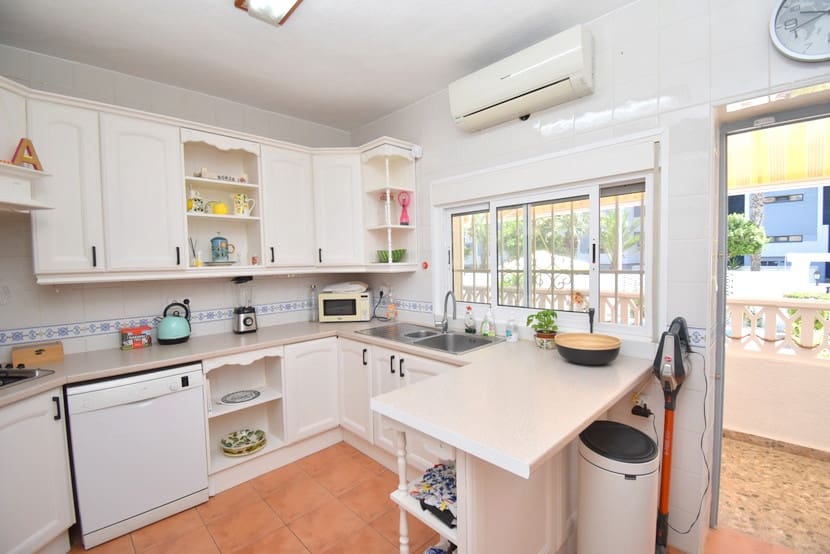3 bedroom Villa for sale in Punta Prima with pool garage - € 529,999 (Ref: 9920020)