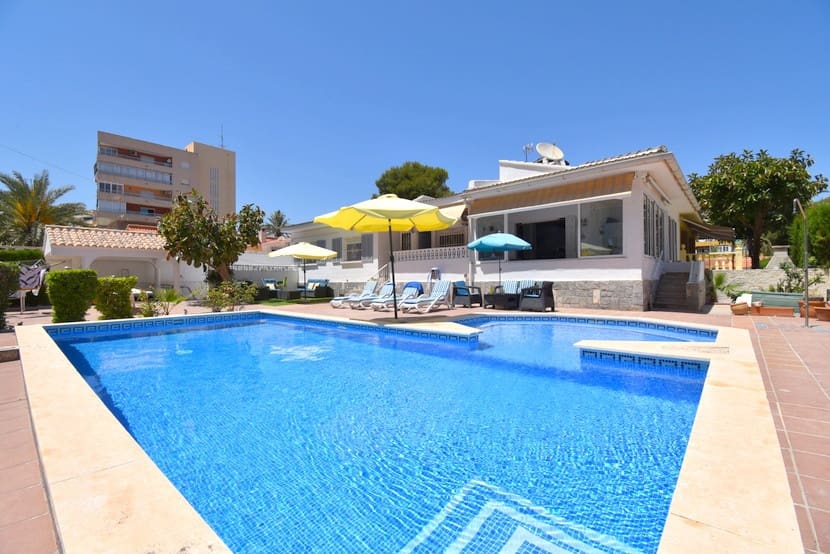 3 bedroom Villa for sale in Punta Prima with pool garage - € 529,999 (Ref: 9920020)