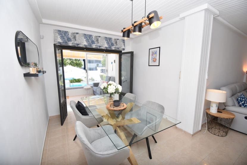 3 bedroom Villa for sale in Punta Prima with pool garage - € 529,999 (Ref: 9920020)