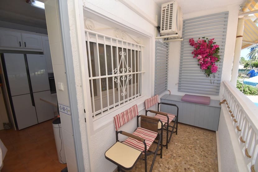 3 bedroom Villa for sale in Punta Prima with pool garage - € 529,999 (Ref: 9920020)