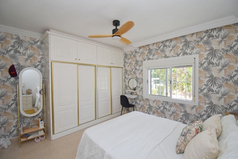 3 bedroom Villa for sale in Punta Prima with pool garage - € 529,999 (Ref: 9920020)