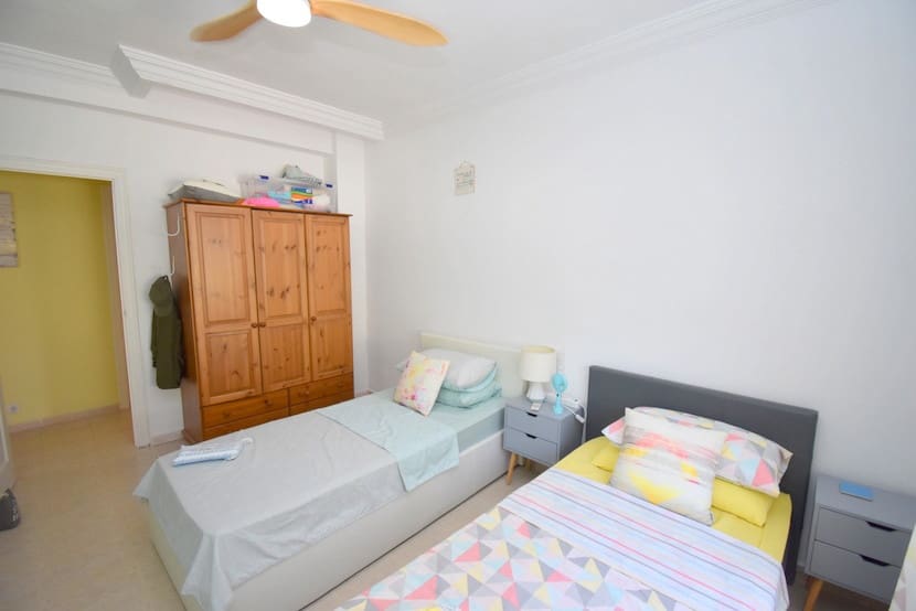 3 bedroom Villa for sale in Punta Prima with pool garage - € 529,999 (Ref: 9920020)