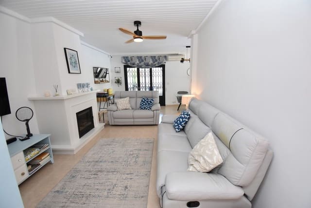 3 soverom Villa til salgs i Punta Prima, Torrevieja med svømmebasseng garasje - € 529 999 (Ref: 9920020)