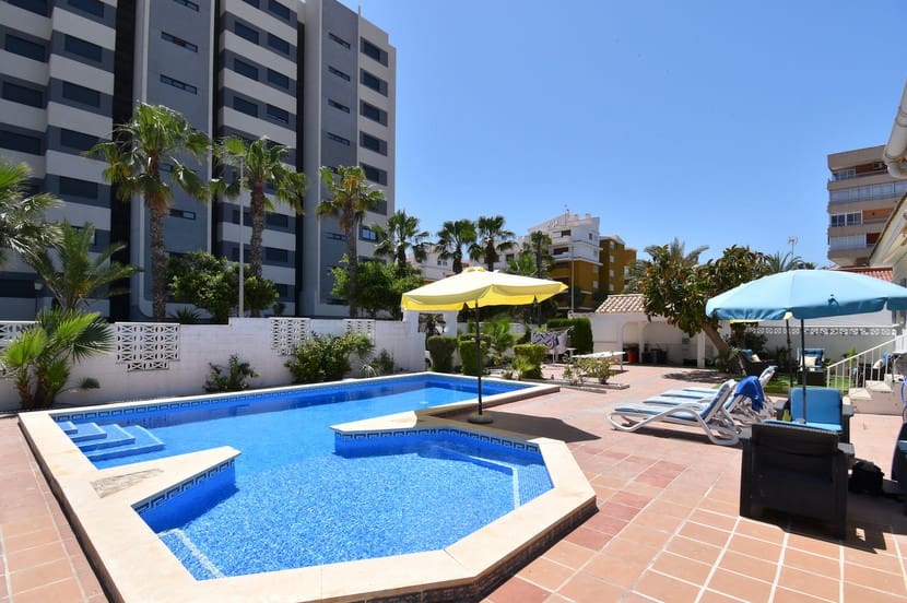 3 bedroom Villa for sale in Punta Prima with pool garage - € 529,999 (Ref: 9920020)