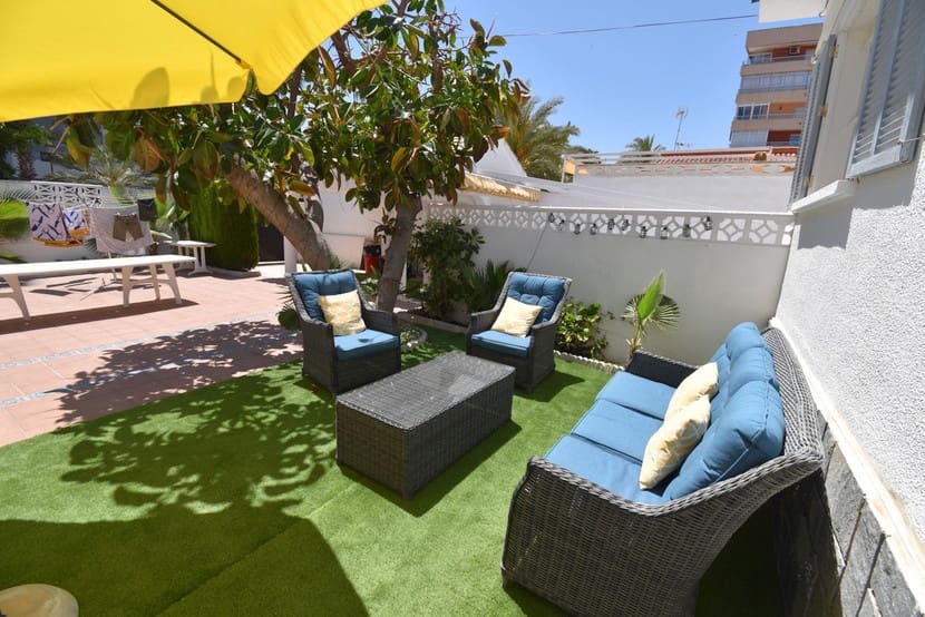 3 bedroom Villa for sale in Punta Prima with pool garage - € 529,999 (Ref: 9920020)
