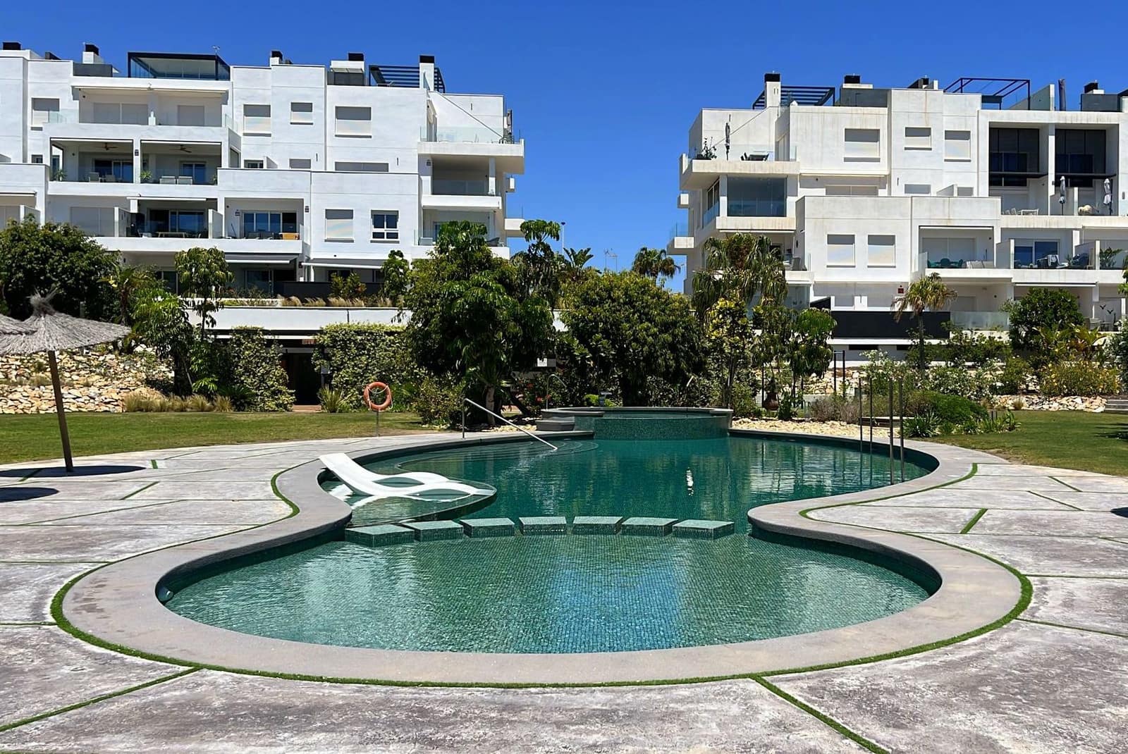 2 bedroom Apartment for sale in Punta Prima with pool garage - € 389,900 (Ref: 9921829)