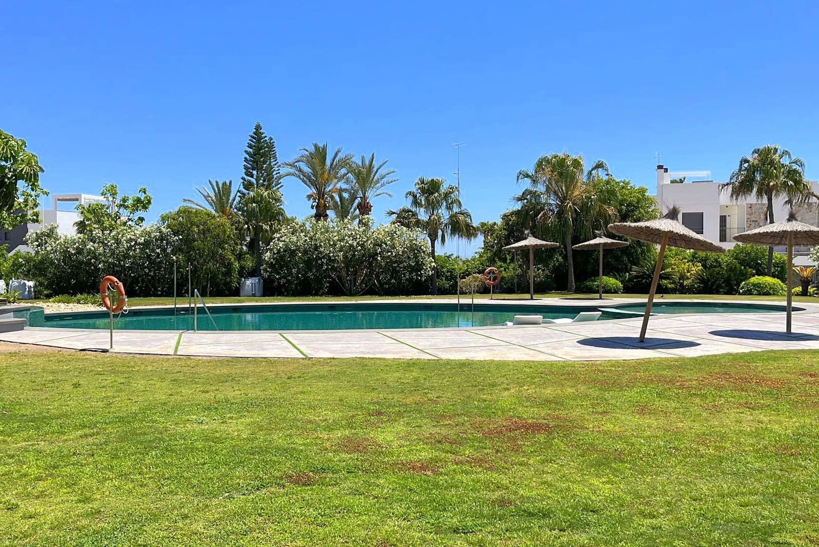 2 bedroom Apartment for sale in Punta Prima with pool garage - € 389,900 (Ref: 9921829)