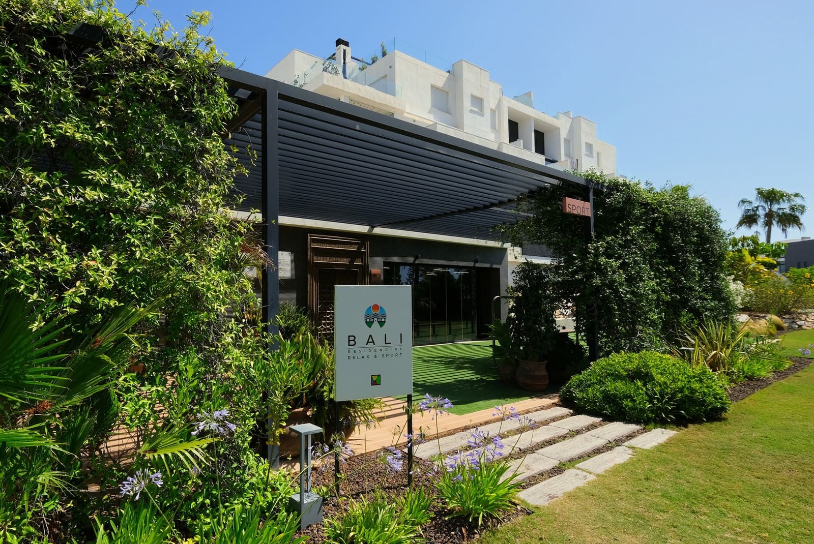 2 bedroom Apartment for sale in Punta Prima with pool garage - € 389,900 (Ref: 9921829)