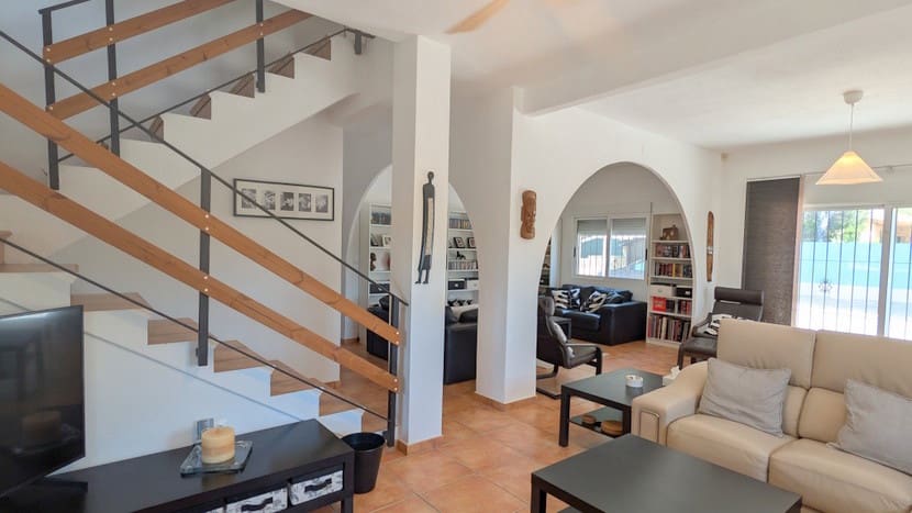 4 bedroom Villa for sale in Canada de San Pedro with pool garage - € 350,000 (Ref: 9924208)