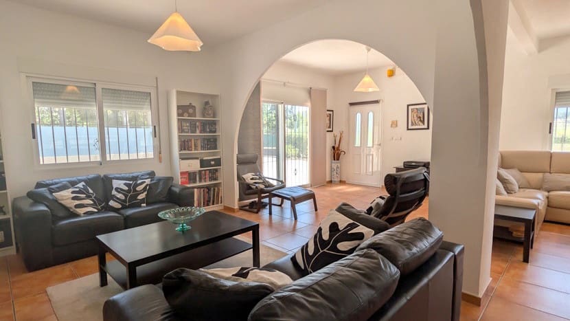4 bedroom Villa for sale in Canada de San Pedro with pool garage - € 350,000 (Ref: 9924208)