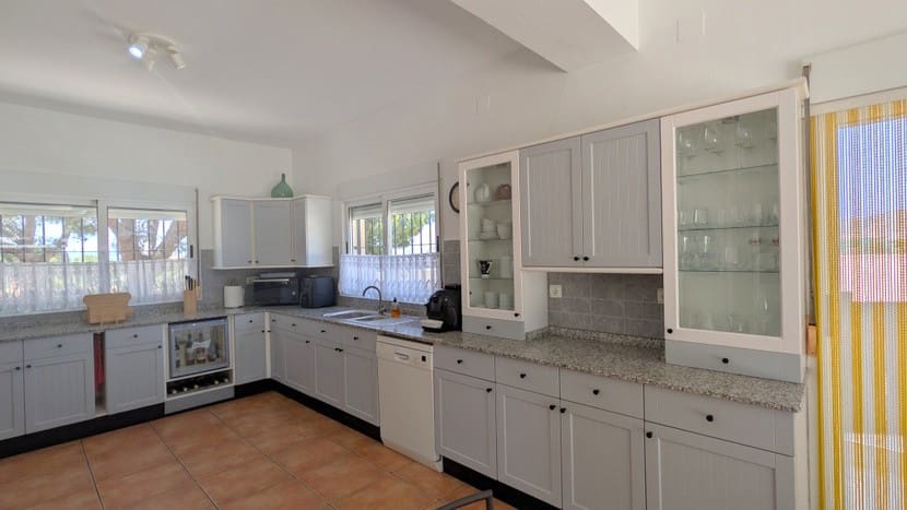 4 bedroom Villa for sale in Canada de San Pedro with pool garage - € 350,000 (Ref: 9924208)