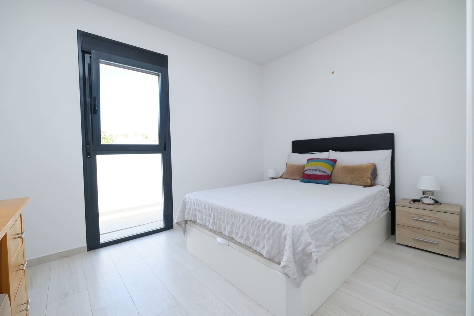 3 makuuhuone Kattohuoneisto myytävänä paikassa Villamartin mukana uima-altaan 
autotalli - 379 000 € (Ref: 9935711)