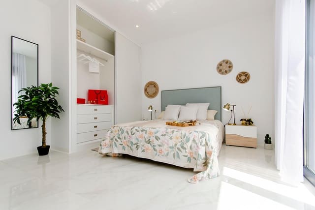 3 soverom Villa til salgs i Vistabella, Orihuela med svømmebasseng garasje - € 439 000 (Ref: 9962219)