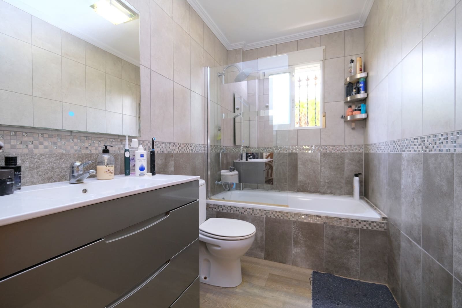 2 sypialnia Willa na sprzedaż w Villamartin z basenem garażem - 399 995 € (Ref: 9981829)