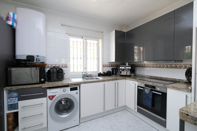 2 soveværelse Villa til salg i Villamartin, Orihuela med swimmingpool garage - € 399.995 (Ref: 9981829)