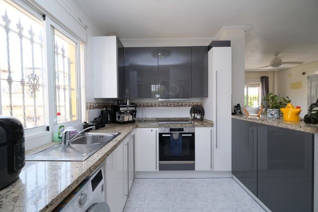 2 soveværelse Villa til salg i Villamartin, Orihuela med swimmingpool garage - € 399.995 (Ref: 9981829)