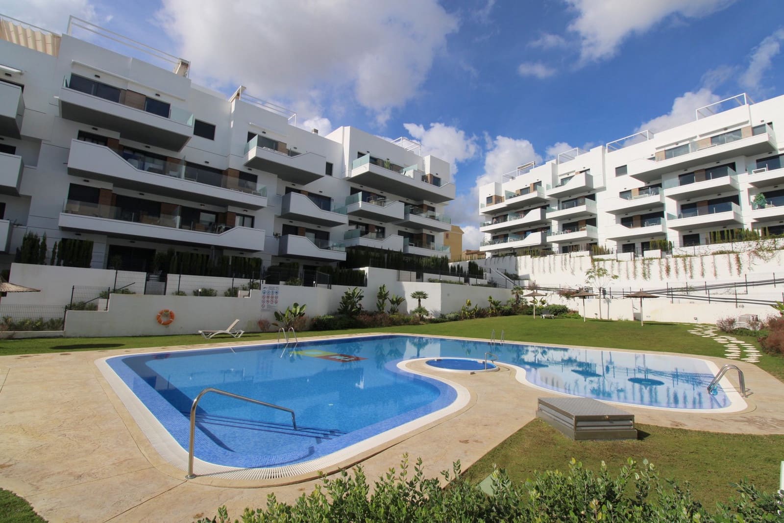 2 Zimmer Apartment zu verkaufen in Villamartin mit Pool Garage - 249.999 € (Ref: 9981831)