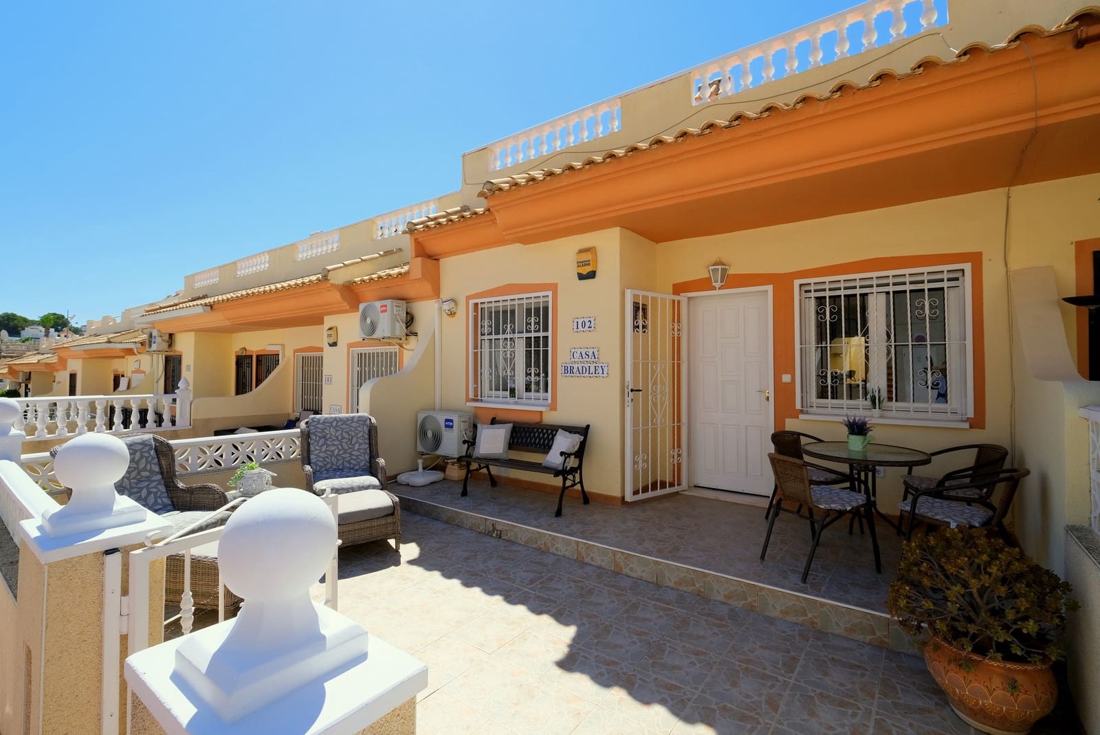 2 sovrum Bungalow till salu i Villamartin med pool - 159 995 € (Ref: 9981833)