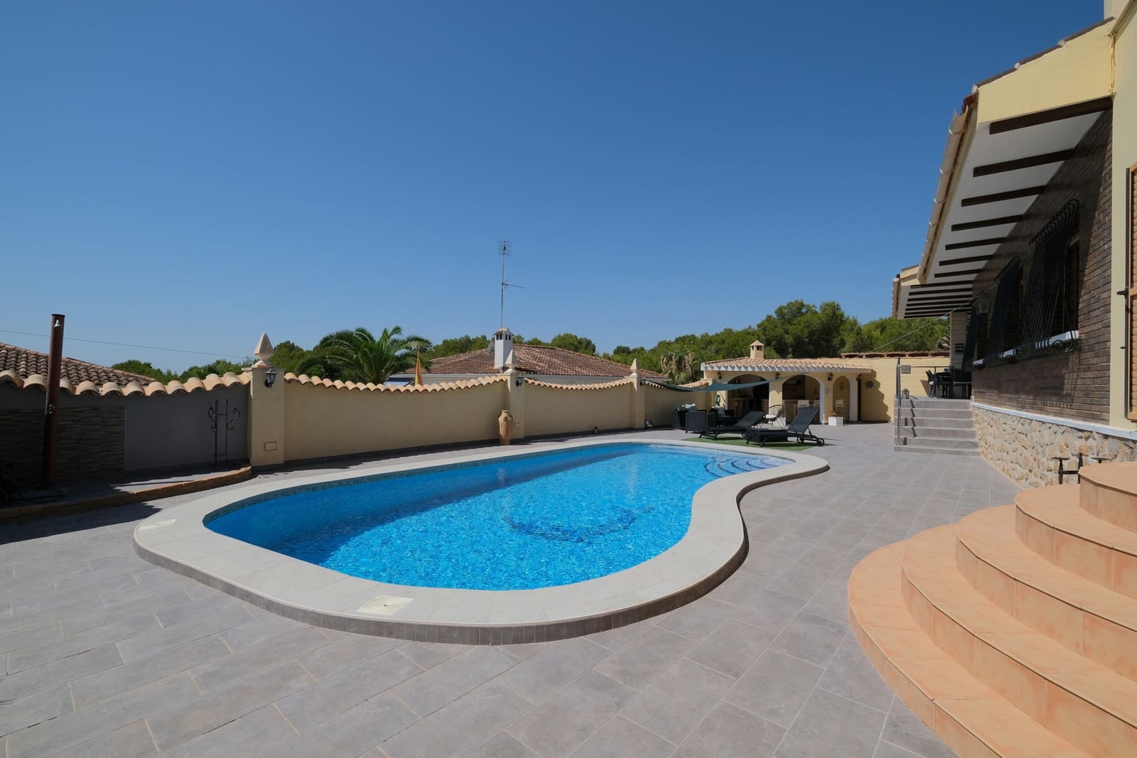 Chalet de 5 habitaciones en Pinar de Campoverde en venta con piscina garaje - 795.000 € (Ref: 9981834)