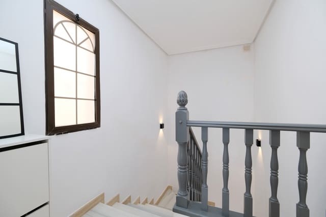 2 camera da letto Villa in vendita in Villamartin, Orihuela con piscina garage - 229.000 € (Rif: 9981835)