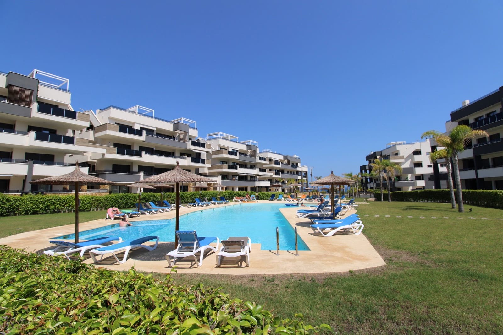 2 sypialnia Apartament na sprzedaż w Playa Flamenca z basenem garażem - 350 000 € (Ref: 9981838)