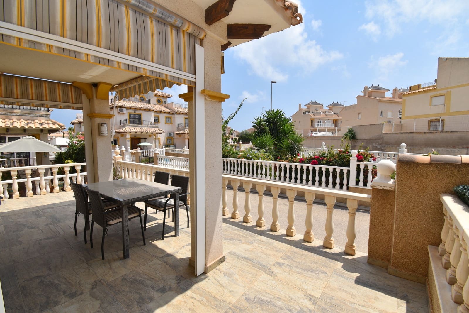 2 sovrum Hus till salu i La Zenia med pool - 229 999 € (Ref: 9984466)