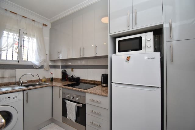 2 soveværelse Byhus til salg i La Zenia, Orihuela med swimmingpool - € 229.999 (Ref: 9984466)