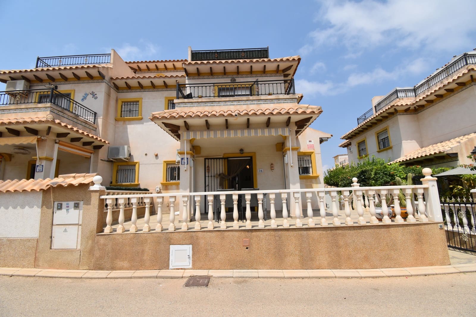 2 sovrum Hus till salu i La Zenia med pool - 229 999 € (Ref: 9984466)