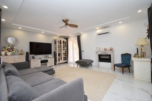 2 bedroom Villa for sale in Pinar de Campoverde, Pilar de la Horadada with pool garage - € 475,000 (Ref: 9984468)