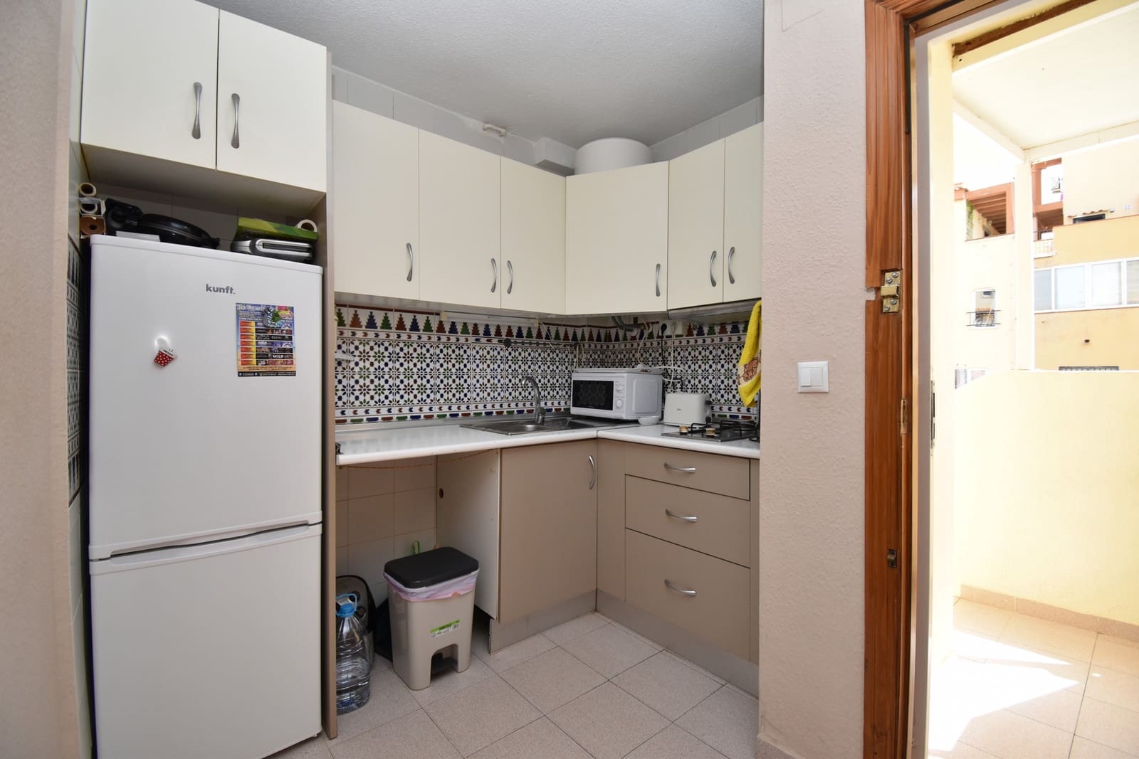 2 bedroom Apartment for sale in Torrevieja with pool - € 124,999 (Ref: 9990284)