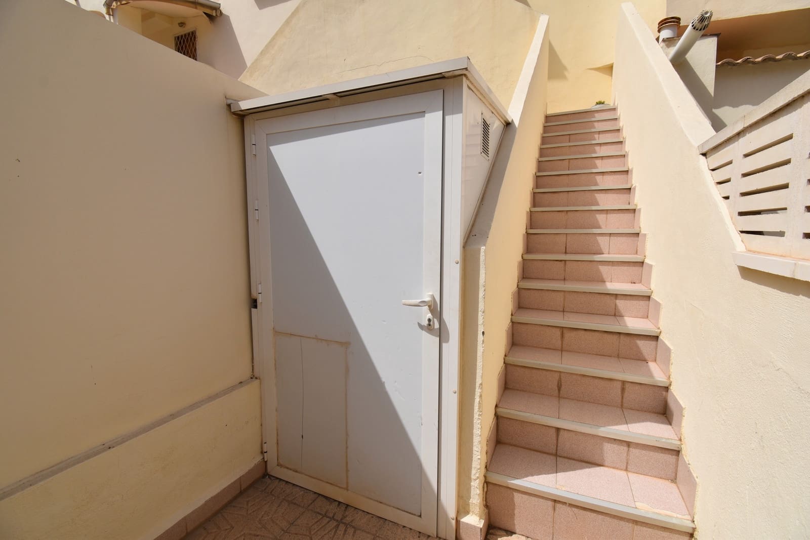 2 bedroom Apartment for sale in Torrevieja with pool - € 124,999 (Ref: 9990284)