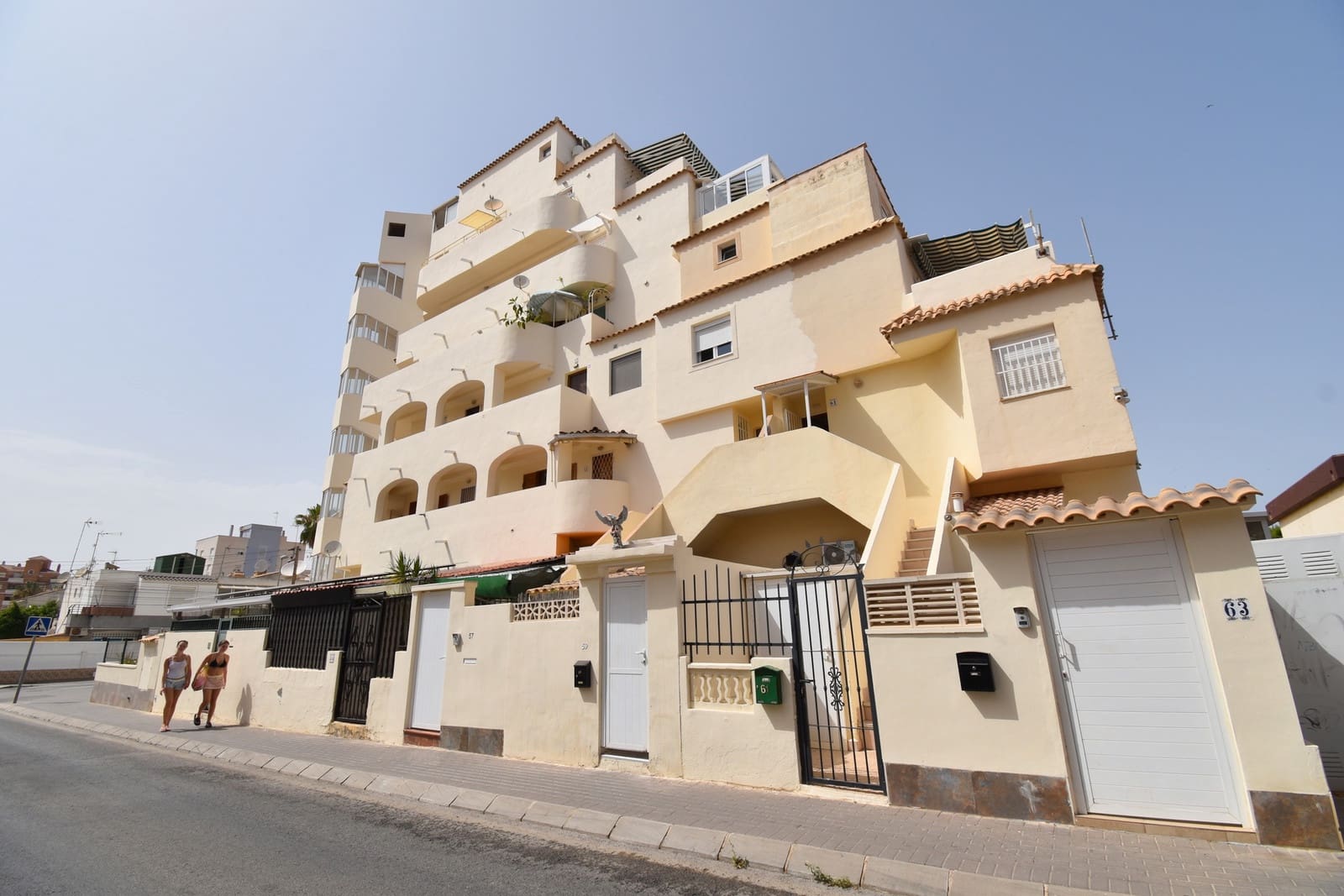 2 bedroom Apartment for sale in Torrevieja with pool - € 124,999 (Ref: 9990284)