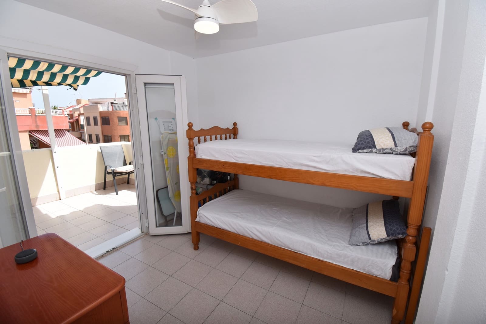 2 bedroom Apartment for sale in Torrevieja with pool - € 124,999 (Ref: 9990284)