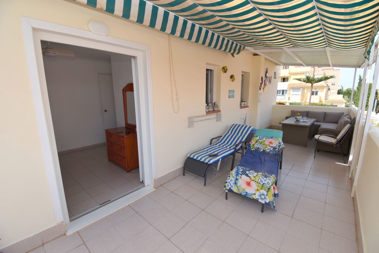 2 bedroom Apartment for sale in Torrevieja with pool - € 124,999 (Ref: 9990284)