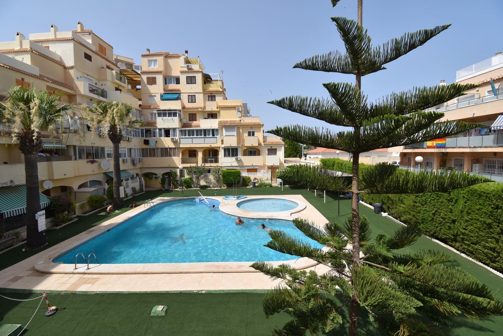 2 bedroom Apartment for sale in Torrevieja with pool - € 124,999 (Ref: 9990284)