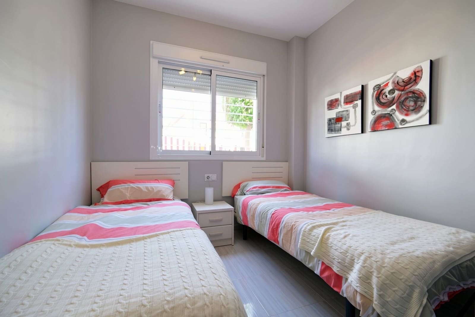 Apartamento de 3 habitaciones en Punta Prima en venta con piscina garaje - 295.000 € (Ref: 9996689)
