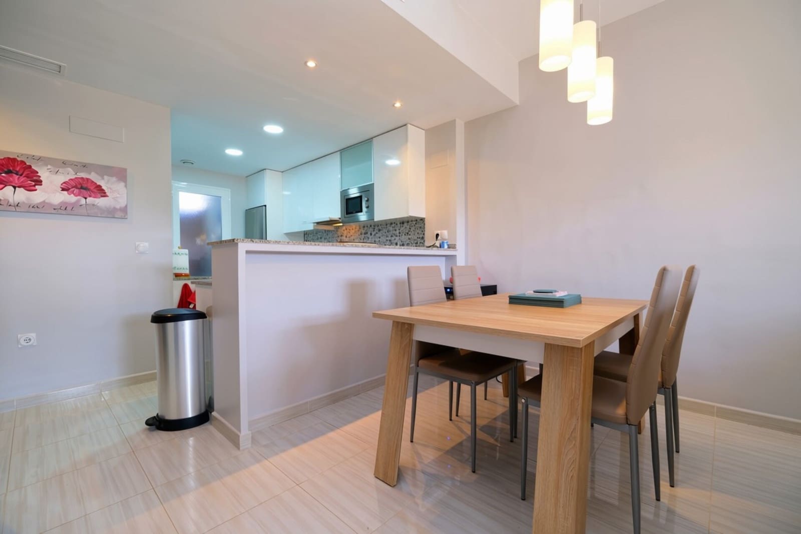Apartamento de 3 habitaciones en Punta Prima en venta con piscina garaje - 295.000 € (Ref: 9996689)