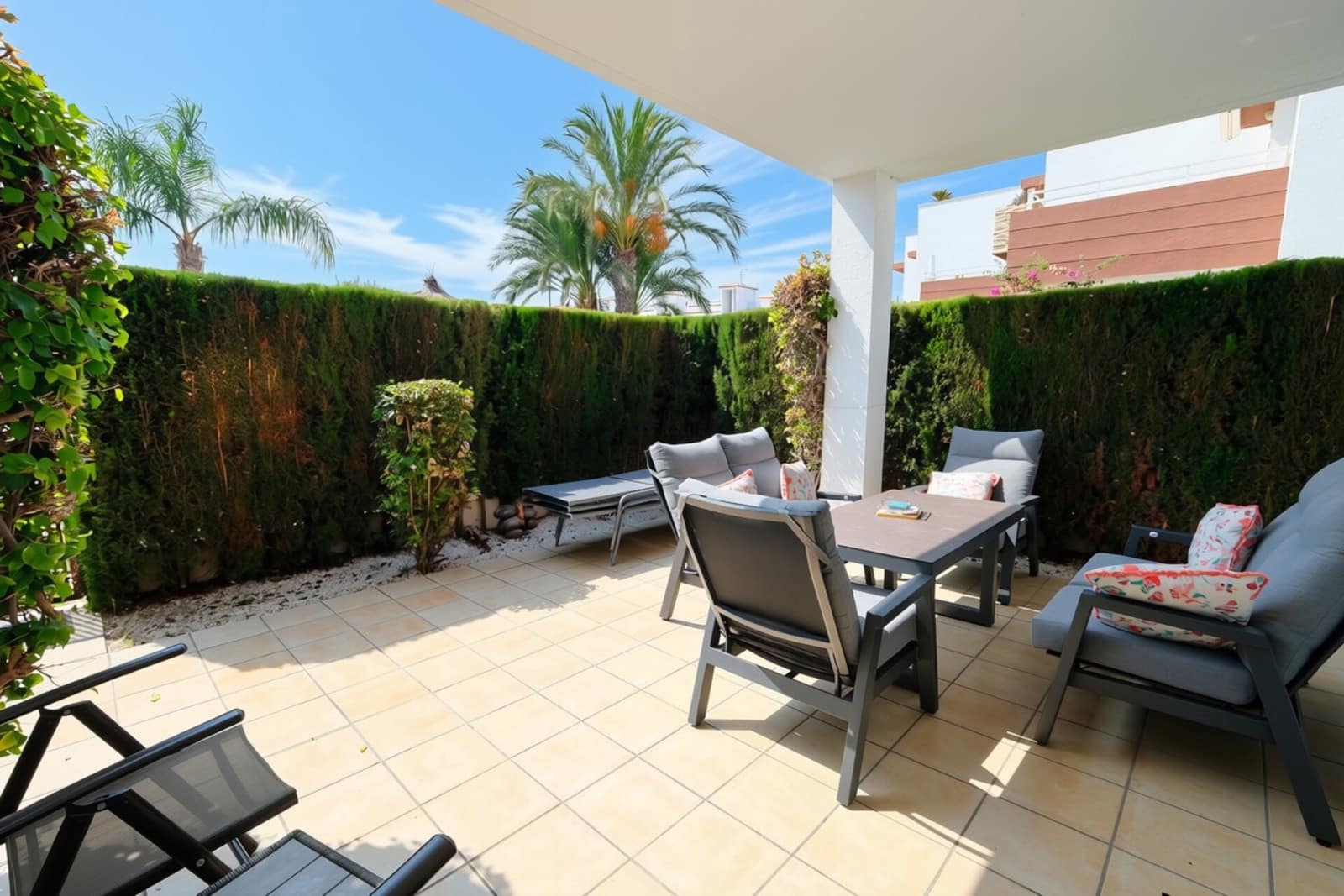 Apartamento de 3 habitaciones en Punta Prima en venta con piscina garaje - 295.000 € (Ref: 9996689)