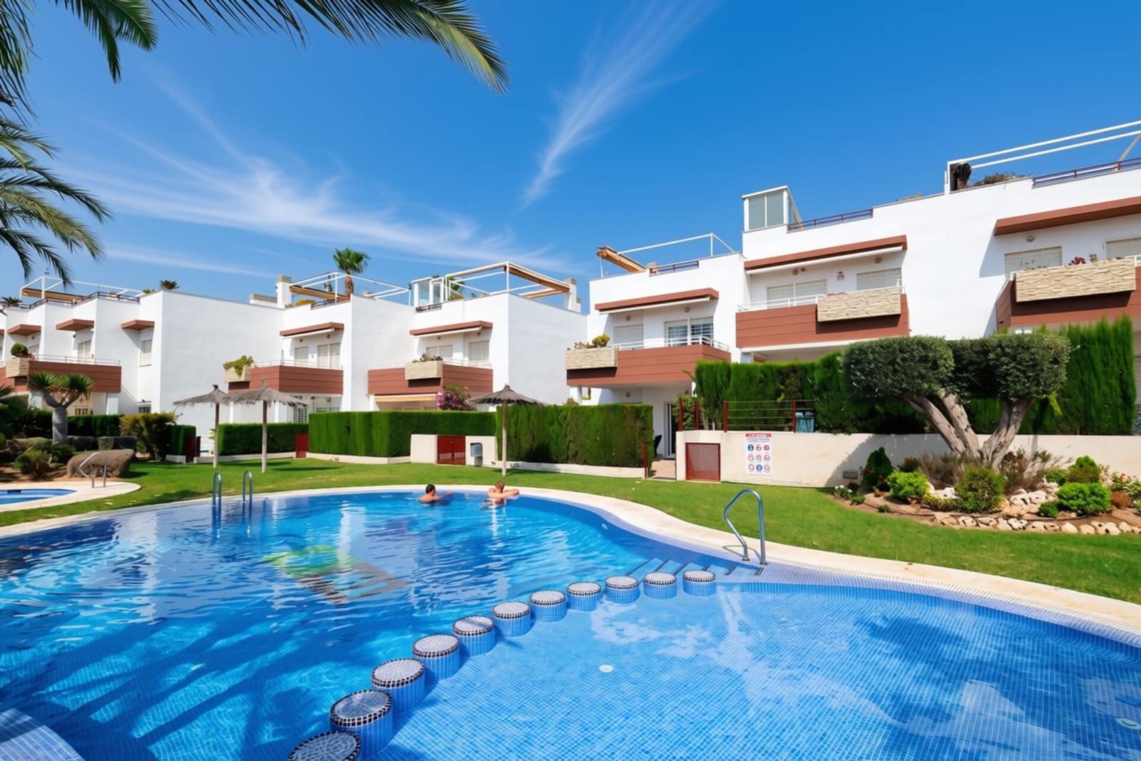 Apartamento de 3 habitaciones en Punta Prima en venta con piscina garaje - 295.000 € (Ref: 9996689)