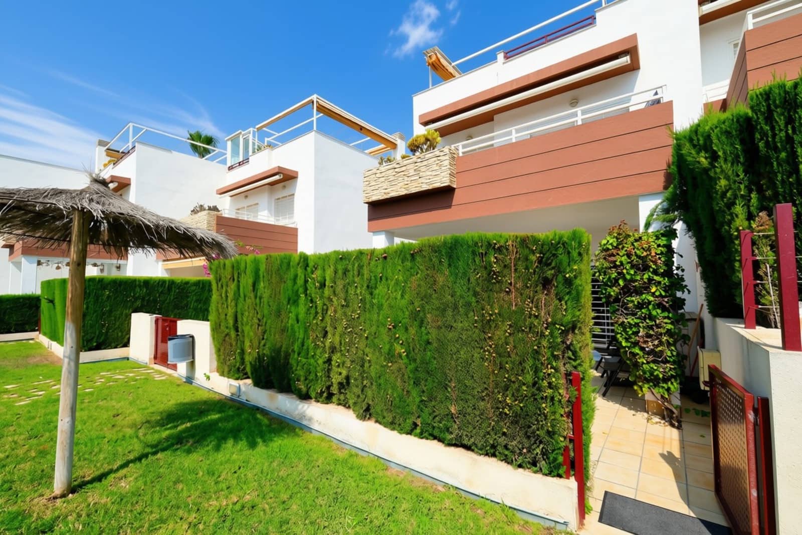 Apartamento de 3 habitaciones en Punta Prima en venta con piscina garaje - 295.000 € (Ref: 9996689)