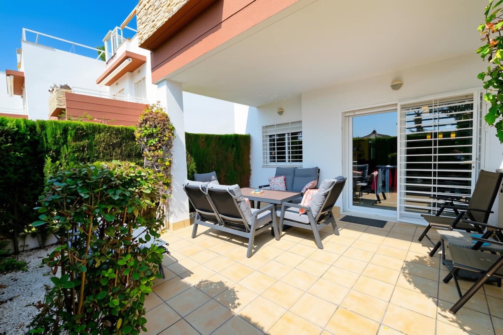 Apartamento de 3 habitaciones en Punta Prima en venta con piscina garaje - 295.000 € (Ref: 9996689)