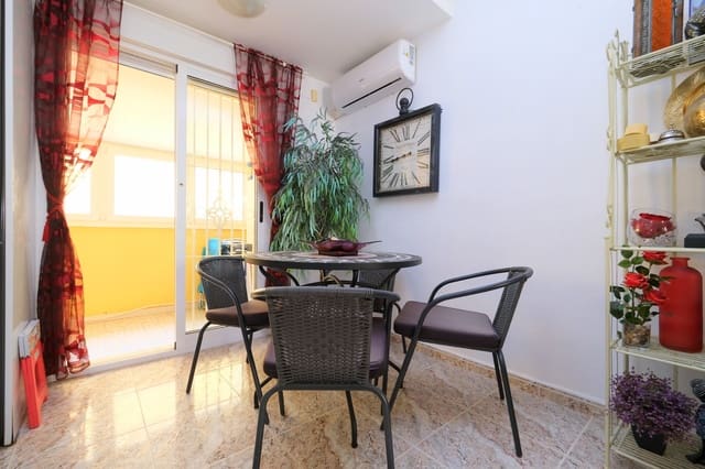 2 soveværelse Byhus til salg i Villamartin, Orihuela med swimmingpool garage - € 169.995 (Ref: 9999712)