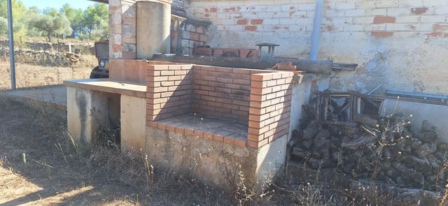 Finca/Country House for sale in Ginestar - € 74,000 (Ref: 8479948)