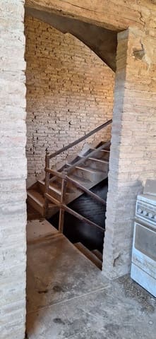 Hus til salgs i Ginestar med garasje - € 82 000 (Ref: 8754007)