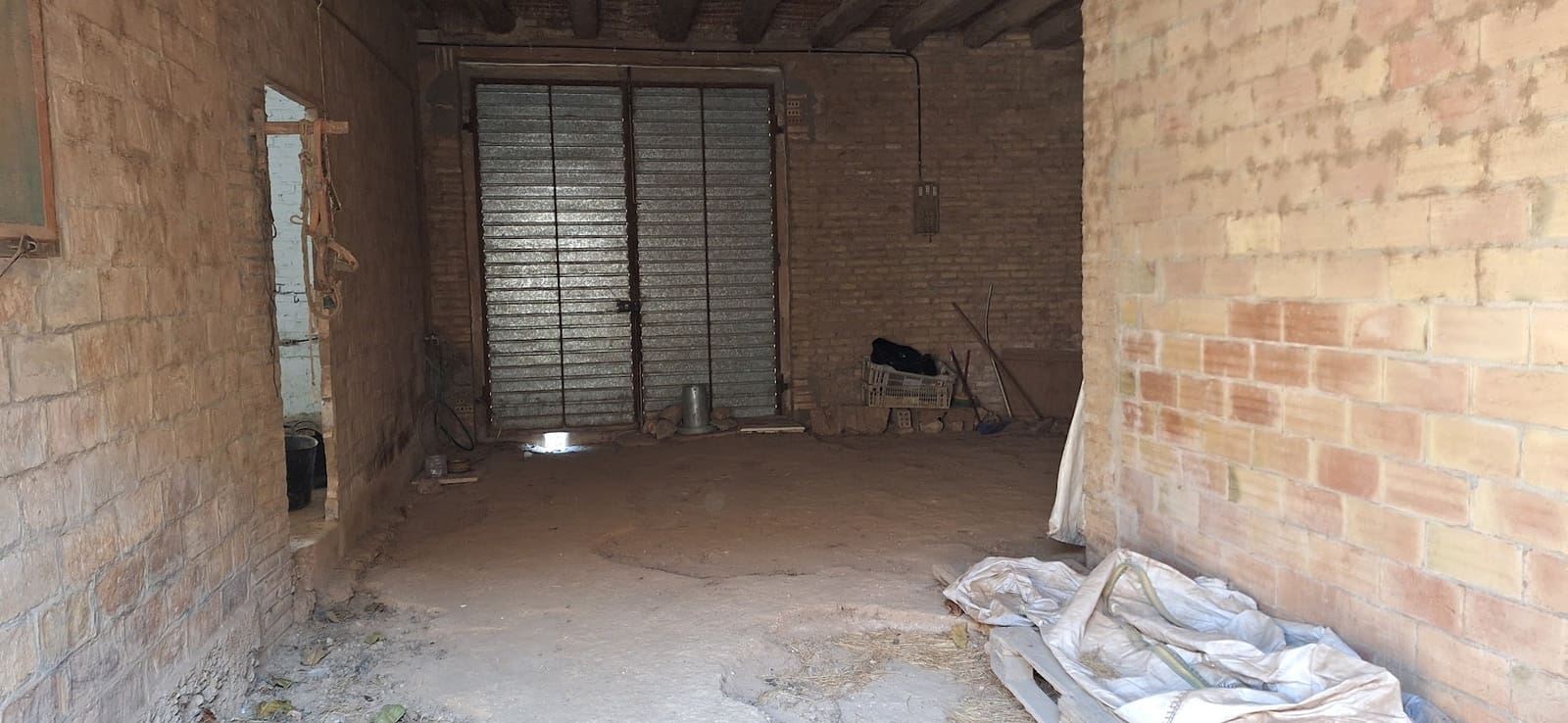 Byhus til salg i Ginestar med garage - € 82.000 (Ref: 8754007)