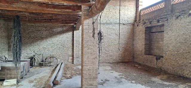 Hus til salgs i Ginestar med garasje - € 82 000 (Ref: 8754007)