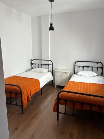 3 soveværelse Lejlighed til leje i El Palo, Málaga by - € 1.600 (Ref: 9552454)