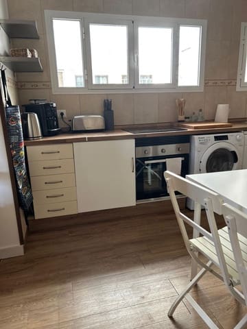 3 soveværelse Lejlighed til leje i El Palo, Málaga by - € 1.600 (Ref: 9552454)